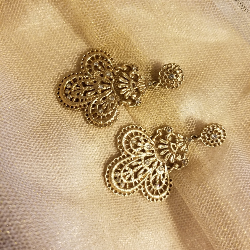 Queen's lace earrings Chloe+Isabel